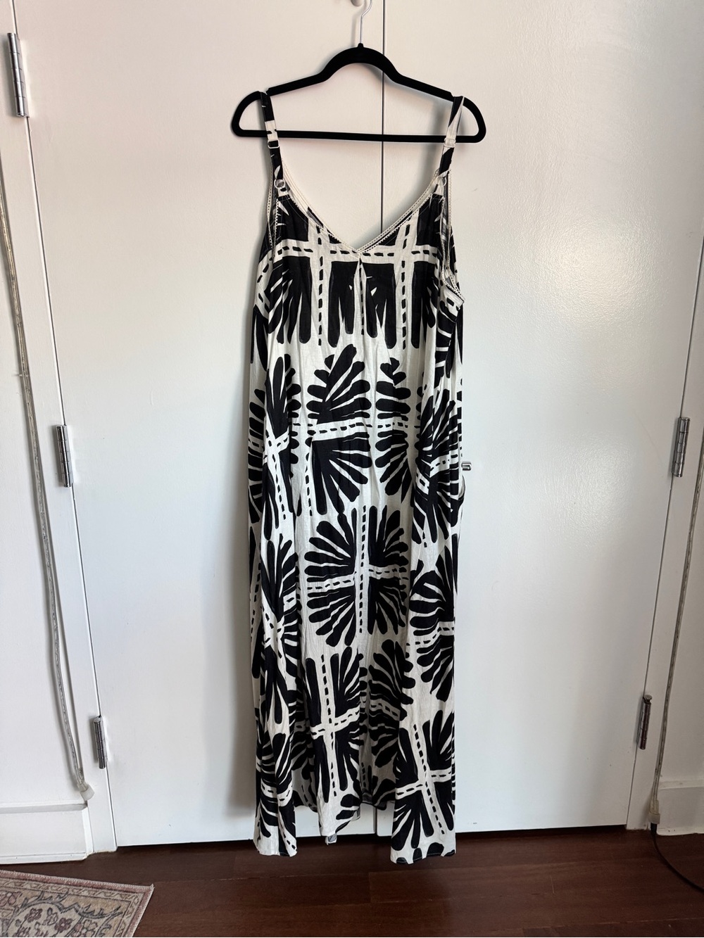 Universal Standard Black & White Geometric Print Linen Maxi Dress - Picture 2 of 5